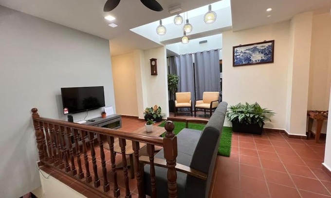 Jonker Walk House | New! 1min to JonkerStreet Melaka loft 4BR 11 PAX