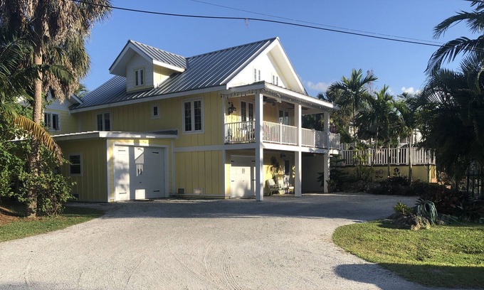 Biggar Cottage | NEW! 2 Private Cottages w/heated Pool, Dogs Welcome