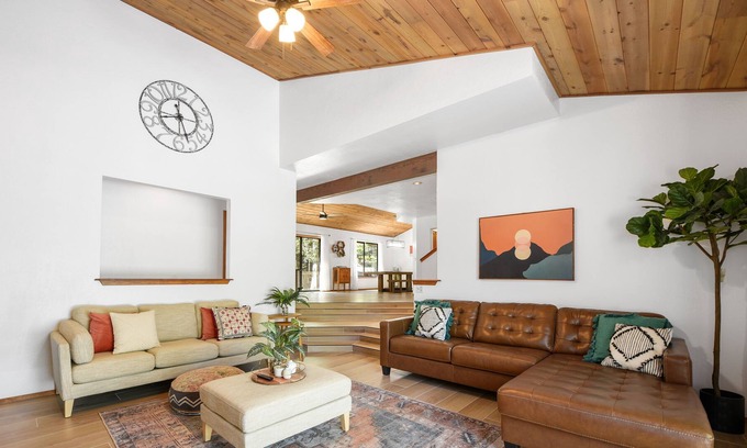 Flagstaff Cabin | NEW 2600sqft Modern Wood Cabin w/ King Bed - 9 min from DT