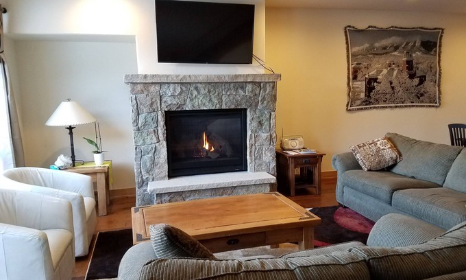 Keystone House | New 3BR/3BA & Loft, Private Hot Tub, Heated Pool, Views, Walk/Bus to River Run