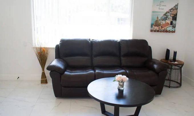 St. Petersburg House | New! 4-2 Home near St Pete Pier