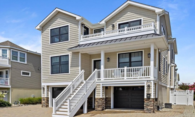 Surf City House | New 5 Bedroom house with Heated Pool