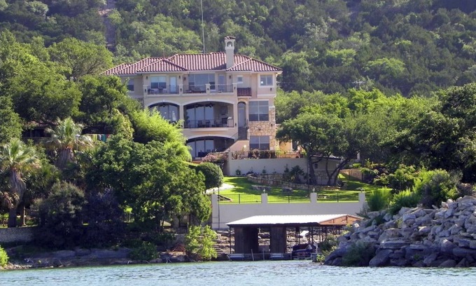 Comanche Trail House | NEW Above Palms I Pool&Spa I Views I Lake Travis I Family Fun I Services