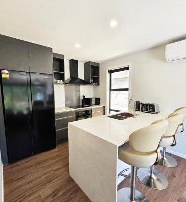 Wellington Apartment | New and Fabulous, City Fringe Bliss!