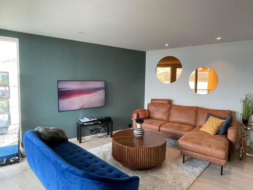 Alesund Apartment | New apartment by the sea with fjord view, parking!