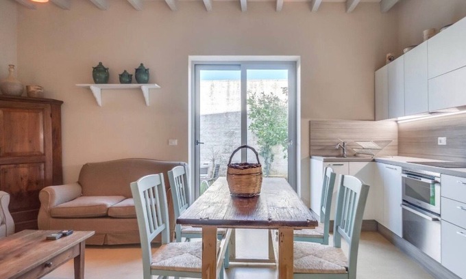 Diso Apartment | new apt with private garden, all comforts, WI-Fi & AC, in Salento's hearth