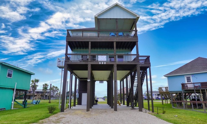 Surfside Beach House | New beach house 1 block from ocean w expansive island views