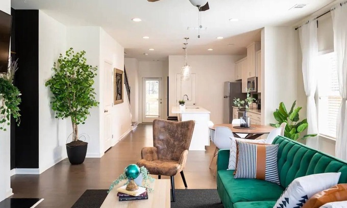 Atlanta House | New cheerful 3 bedroom home in heart of Atlanta!