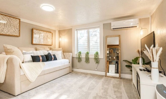 Veterans Park House | *NEW* Clean & Cozy Local Living-Walk to River/Lake