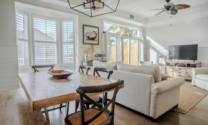 Sunnyside Condo | NEW! Coastal Chic 2BR Condo in Carillon. Pools, Pickleball, Beach Chairs & Wagon
