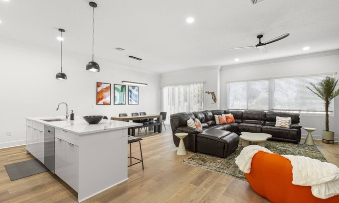 Tampa House | NEW! Columbus Cove - Luxury Tampa Townhome with 85 Inch TV, Game Room, Patio