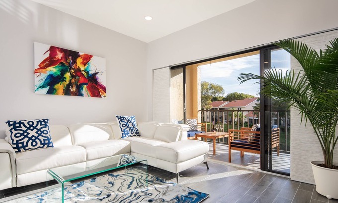 Central Naples Condo | NEW Condo 2 Bed 2 Bath Pool 6 min to Beaches Downtown Restaurants Shopping