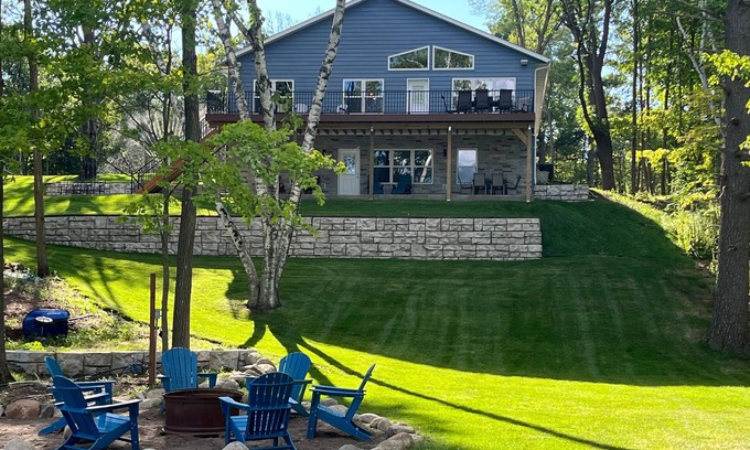 Mora Cabin | New Construction Lake House w/Private Beach on Knife Lake w/Pontoon Rental