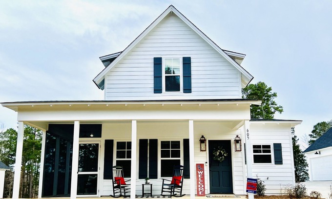 Oxford House | NEW construction! Minutes from Ole Miss - 30+ day stays avail seasonally