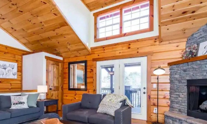 Leicester Cabin | *NEW*Cozy Cabin|Sleep 6|20 Mins to DT and Biltmore