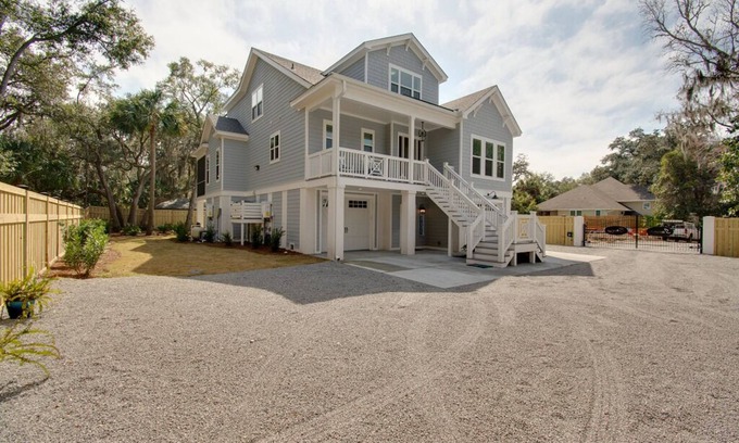 Hilton Head Island House | New Custom Built 6br. Pet Friendly and Gated homenPups stay Free In August