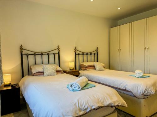Hildenborough Apartment | New! Double Driveway, Large Garden Sleeps 4 Book Now!