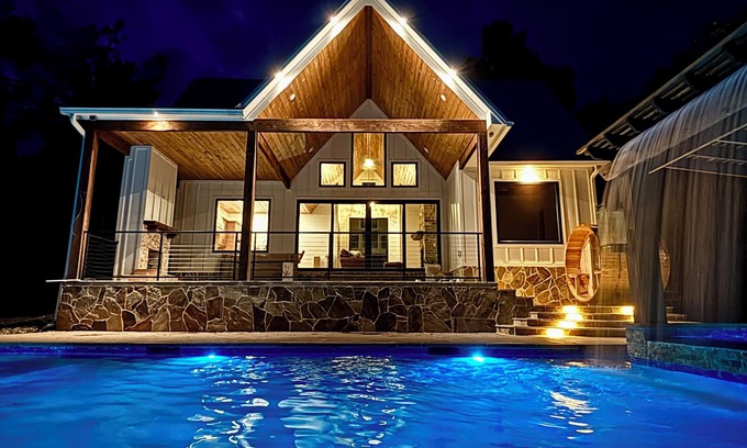 Broken Bow Cabin | New Family/Couples Cabin w/Heated Pool/Sauna/Hot Tub/Firepit/Private/Fireplace