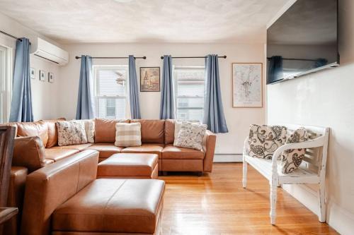 Salem Apartment | NEW! Family-Friendly Getaway -1 Mi to Dtwn Salem!