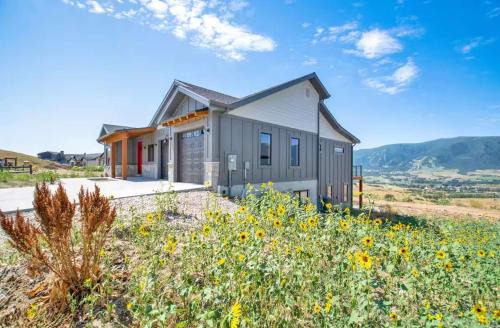 Wolf Creek House | New Family Home in Eden w Hot Tub and Great Views