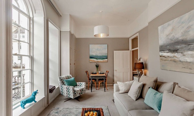 Upper Town Cottage | New- Georgian Retreat - an apartment that sleeps 2 guests in 1 bedroom