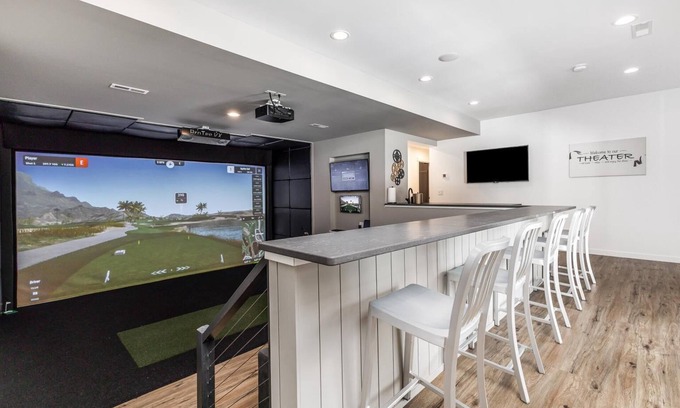 The Galena Territory House | New: Golf Sim & Theater Room + Noon Check-in