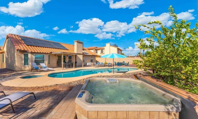 Glendale House | *NEW* Gorgeous Desert Oasis! Heated Pool & Hot Tub