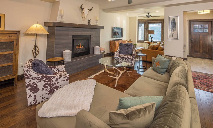 Big Sky Condo | New! Hot Tub, Town Center, Air Conditioning! Western Luxe Delight!