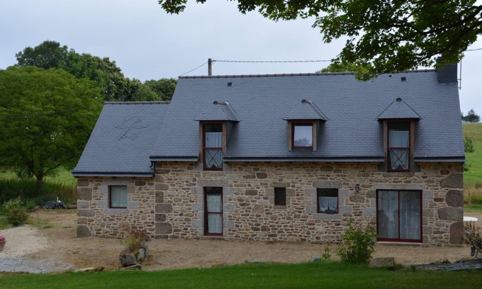 Saint-Gilles-Pligeaux House | New house in the countryside