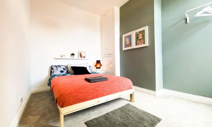 Bootle House | New Ideal 4-BR Home, Super Table, Overall Best