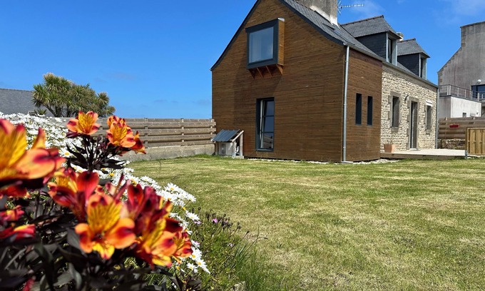 Roscoff House | New in Roscoff, 400 m from the beach. Sea view from first floor Enclosed garden