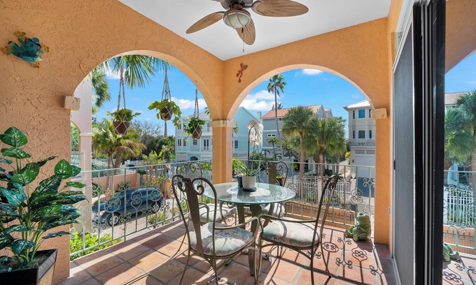 Siesta Key Village Condo | New listing 1/2 Block From Siesta key Village & The Beach!