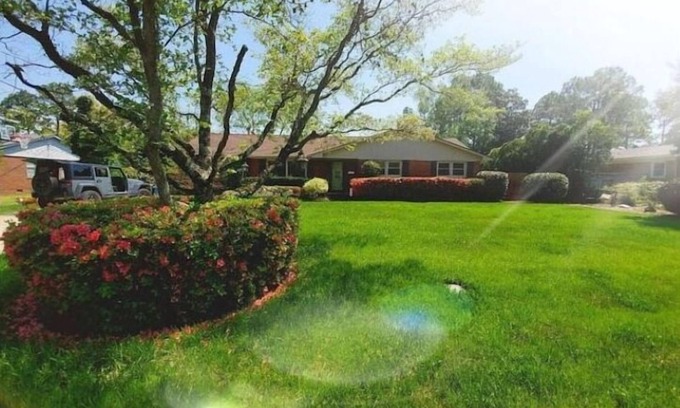 Fayetteville House | NEW LISTING- GARDEN OASIS w/Fresh Garden access + CENTRALLY LOCATED