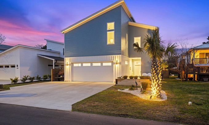 North Carolina Coast House | New Listing - High end home with private heated pool and spa, dog friendly