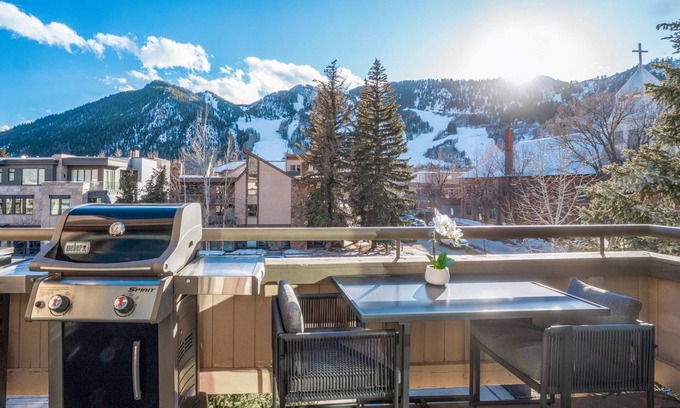 Downtown Apartment | New Listing! Renovated 2 BR Aspen Condo