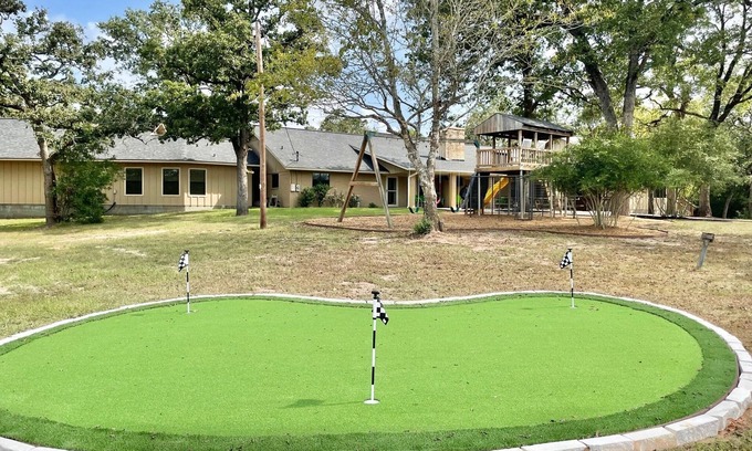 Bryan House | NEW LISTING-Secluded Whoop Acre Ranch SLEEPS 25-LOADED with entertainment