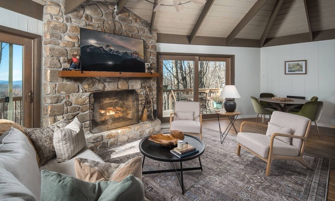 Beech Mountain Ski Chalet | NEW Listing! Stunning Sunset Views, 1 Mile to Resort + Fire Pitn1 King+1 Queen