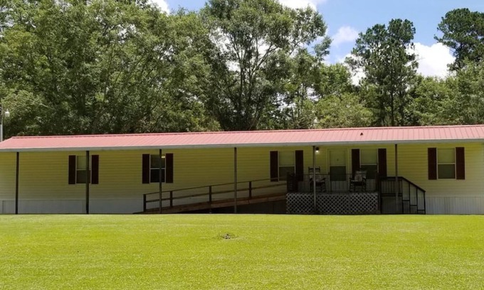 Fort Gaines House | *New Listing* Time Out Retreat is near Lake Eufaula & George T. Bagby State Park