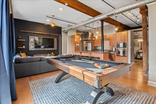 Wholesale District House | New Loft Near Convention Center