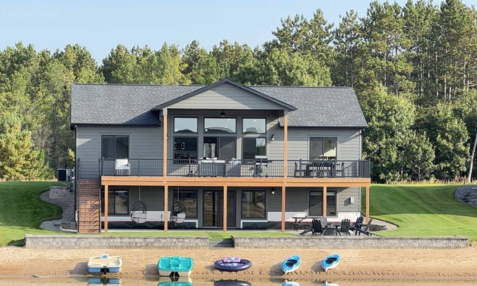 New Lisbon House | New! Luxurious Retreat on Sunset Lake - Sleeps 20