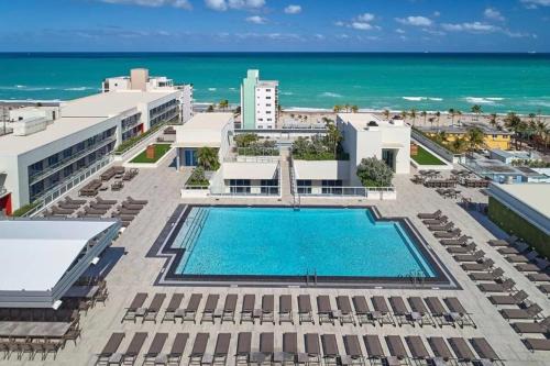 Hollywood Apartment | New Luxury Beachfront Condo with Rooftop Pool
