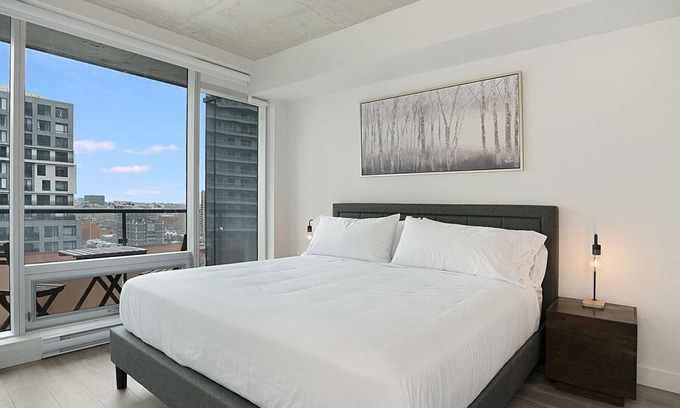 Milton Park Apartment | New Luxury Unit in Heart of MTL 906 | Metro access