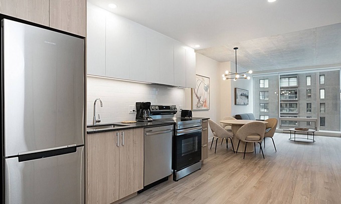 Quartier des Spectacles Apartment | New Luxury Unit in Heart of MTL 912 | Metro access