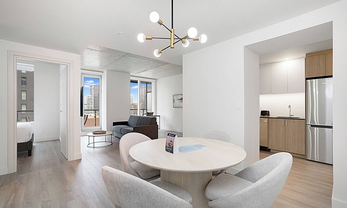 Quartier des Spectacles Apartment | New Luxury Unit in Heart of MTL 801 | Metro access