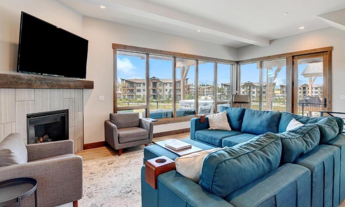 Fraser House | New Luxury Villa 54 I Peloton Bike I Hot Tub I Great Views I Best Price I FREE Adventures Daily