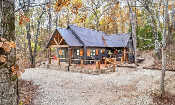Rusk Cabin | NEW@LuxuryCABIN, 10 acres + Movie Cabin, Secret Reading Nook, Fire Pit, Deer+