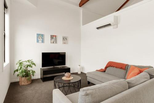 Gisborne Apartment | NEW - Middle of CBD Fresh 1BR Apt!