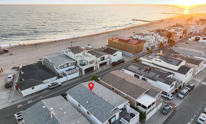 West Newport Hotel | NEW Modern Beach Home 2Bed 2Bath Sleep 7people Steps to the Water
