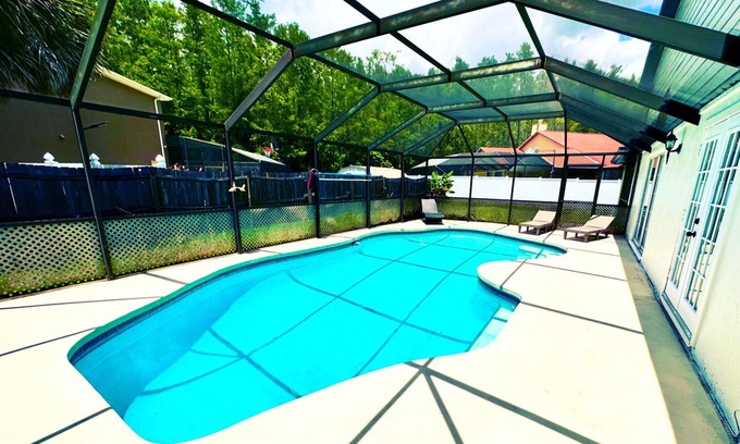 Buena Ventura Lakes House | New Modern Oasis with private heated pool near MCO Airport, Disney, and Parks!