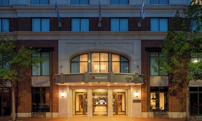 Arts/Warehouse District Hotel | New Orleans Marriott Warehouse Arts District